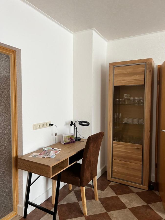 Sehr Schoene Wohnung,Komplett Neu Eingerichtet Limbach-Oberfrohna Exterior foto